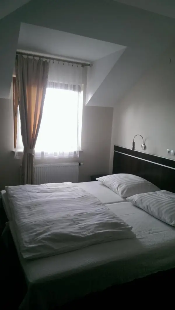 Hotel E7 4