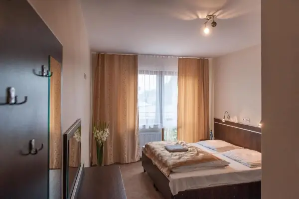 Hotel E7 6