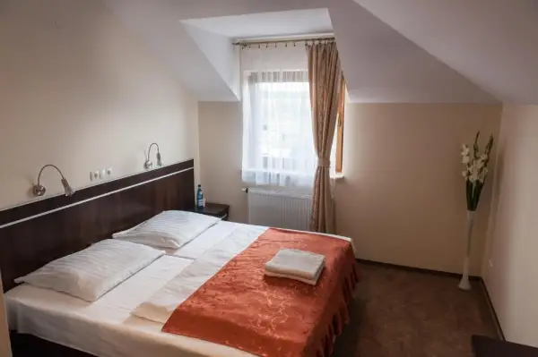 Hotel E7 7